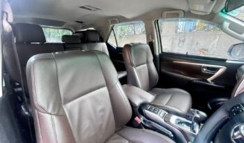 TOYOTA FORTUNER 4X2 full