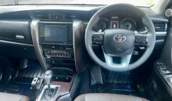 TOYOTA FORTUNER 4X2 full