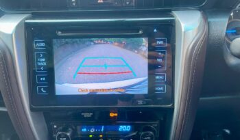 TOYOTA FORTUNER 4X2 full
