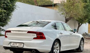 VOLVO S90 MOMENTUM full