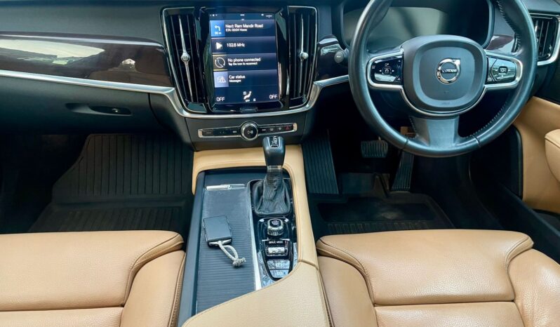 VOLVO S90 MOMENTUM full