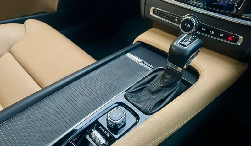 VOLVO S90 MOMENTUM full