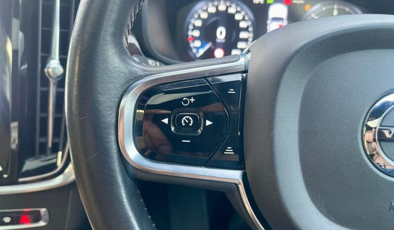 VOLVO S90 MOMENTUM full