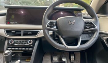 MAHINDRA XUV 700 AX7 full