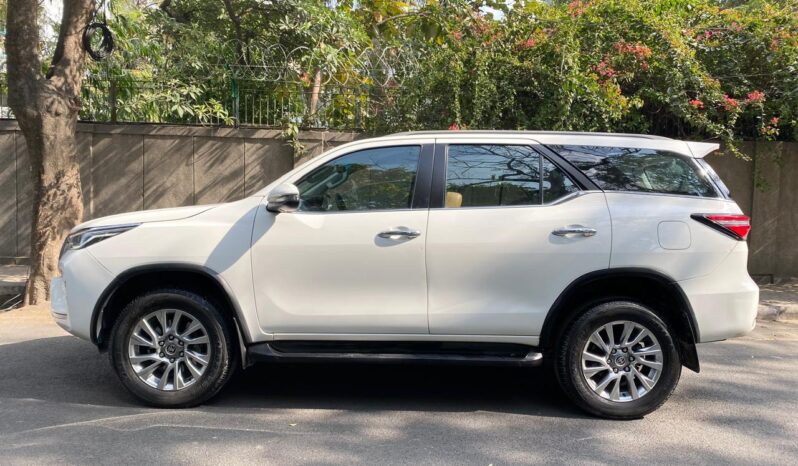 TOYOTA FORTUNER 4X4 full