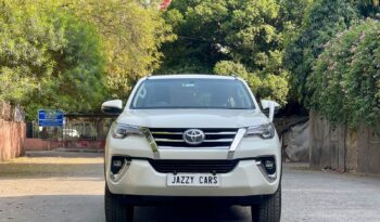TOYOTA FORTUNER 4X2 full