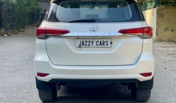 TOYOTA FORTUNER 4X2 full