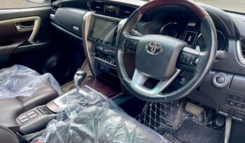 TOYOTA FORTUNER 4X2 full