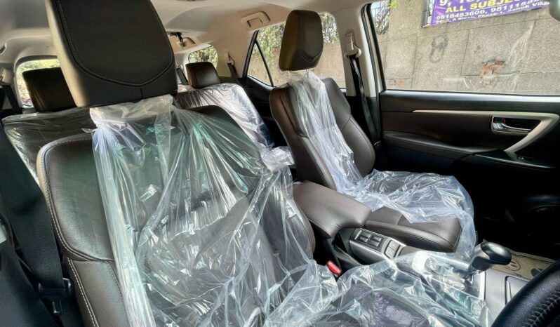 TOYOTA FORTUNER 4X2 full