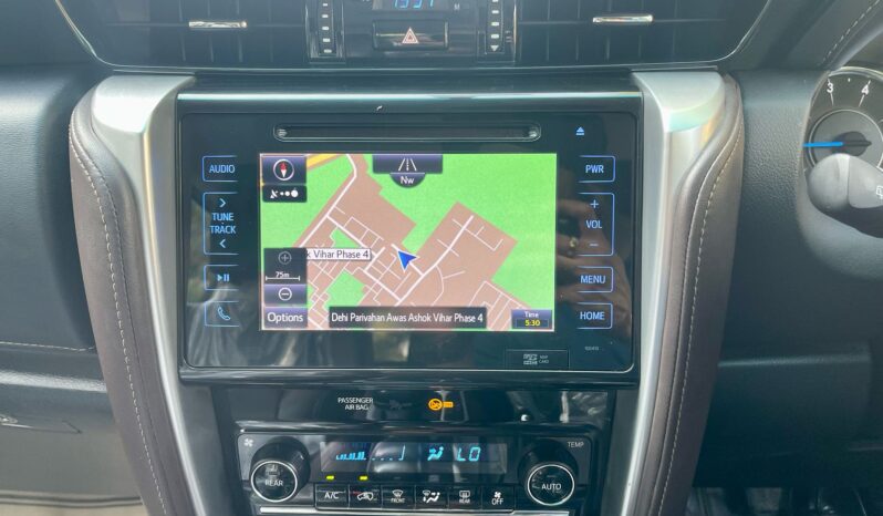 TOYOTA FORTUNER 4X2 full