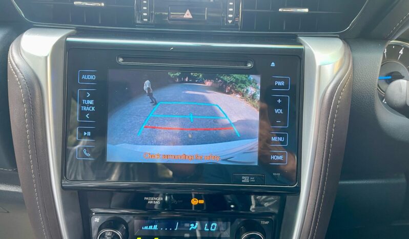 TOYOTA FORTUNER 4X2 full