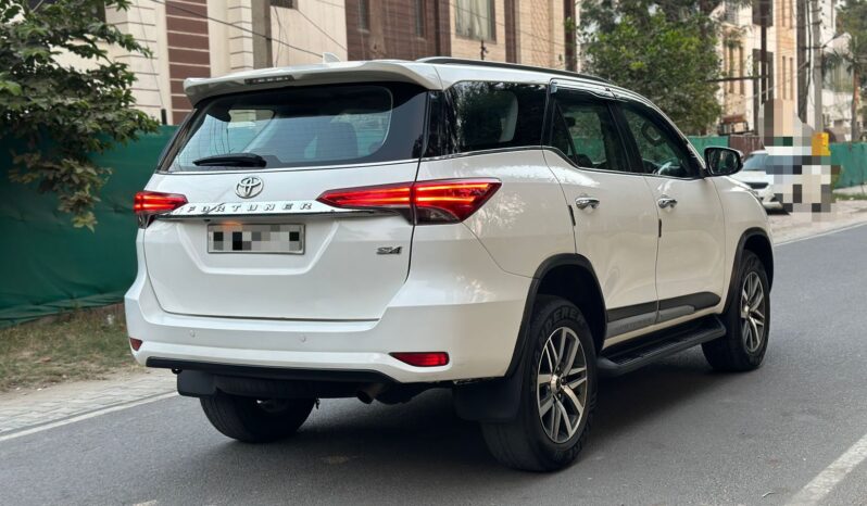 TOYOTA FORTUNER 4X4 full