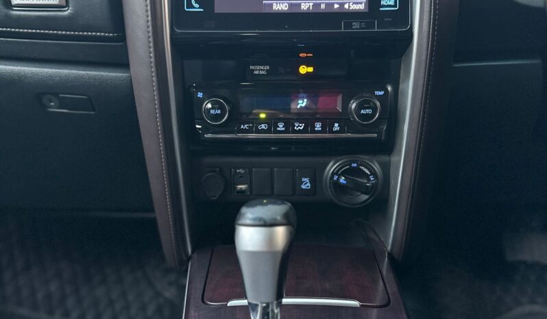 TOYOTA FORTUNER 4X4 full