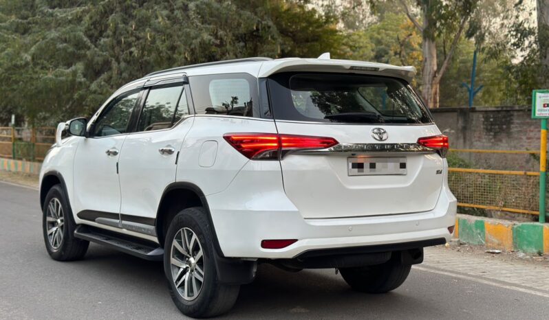 TOYOTA FORTUNER 4X4 full