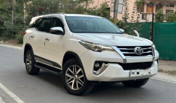 TOYOTA FORTUNER 4X4 full