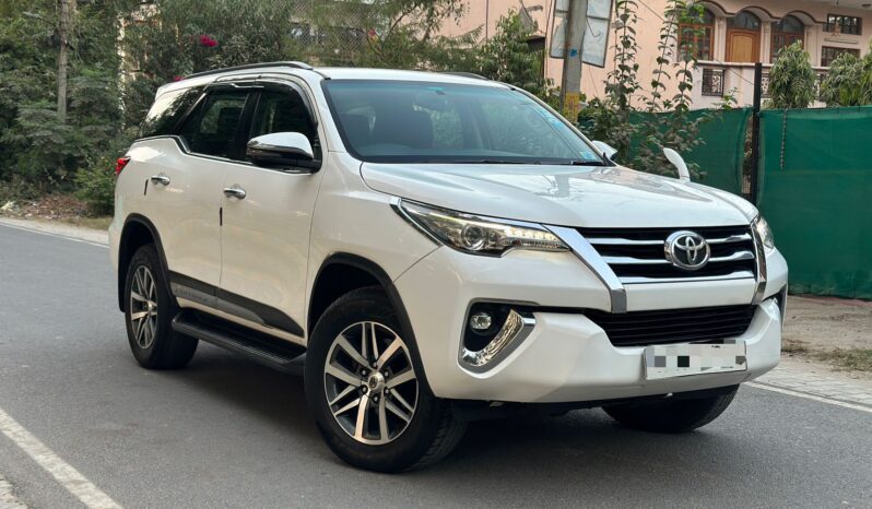 TOYOTA FORTUNER 4X4 full