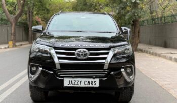 TOYOTA FORTUNER 4X2 full