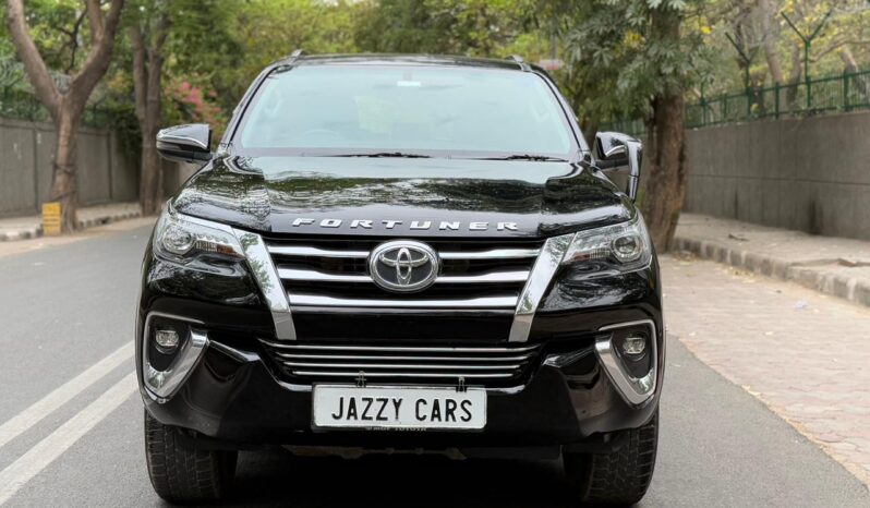 TOYOTA FORTUNER 4X2 full