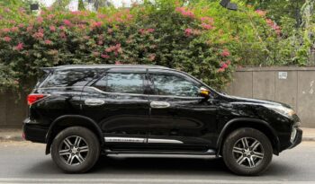 TOYOTA FORTUNER 4X2 full