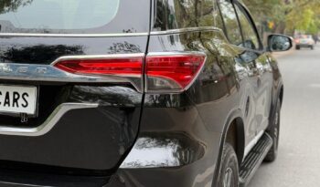 TOYOTA FORTUNER 4X2 full