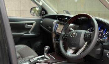 TOYOTA FORTUNER 4X2 full