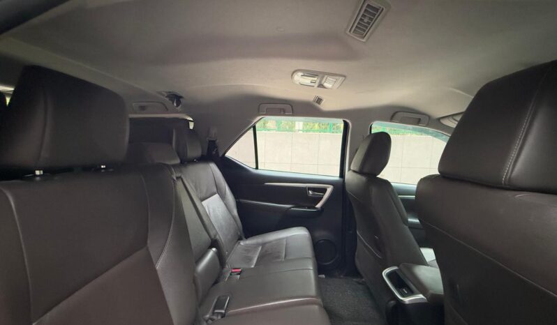 TOYOTA FORTUNER 4X2 full