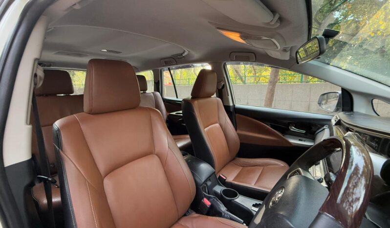 TOYOTA INNOVA CRYSTA 2.8 Z full