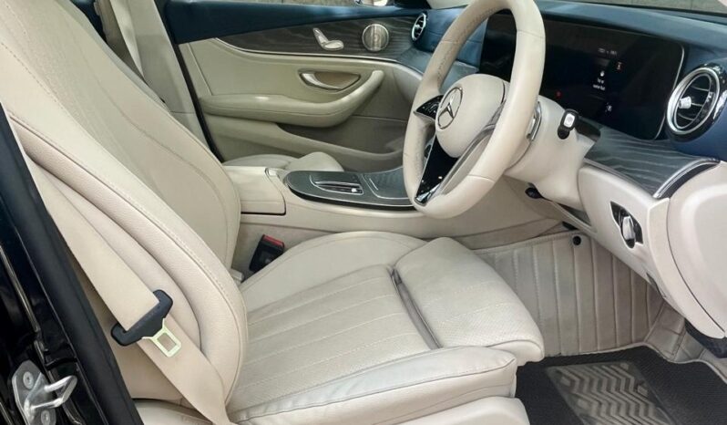 MERCEDES-BENZ E200 full