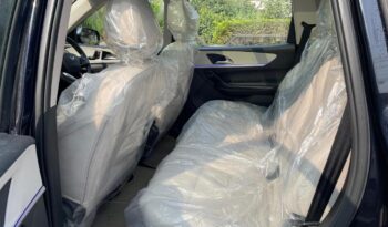 MAHINDRA XUV 700 AX7 LUXURY PACK full