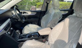 MAHINDRA XUV 700 AX7 LUXURY PACK full