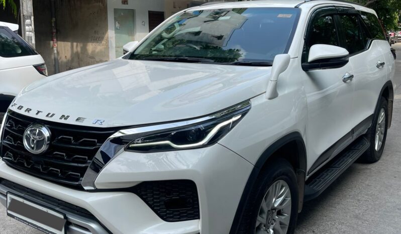 TOYOTA FORTUNER 4X4 full