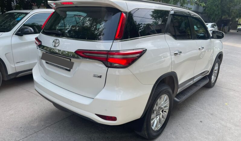 TOYOTA FORTUNER 4X4 full