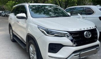TOYOTA FORTUNER 4X4 full