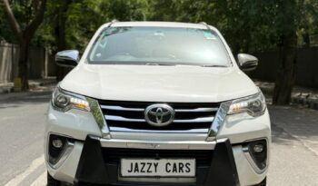 TOYOTA FORTUNER 4X2 full