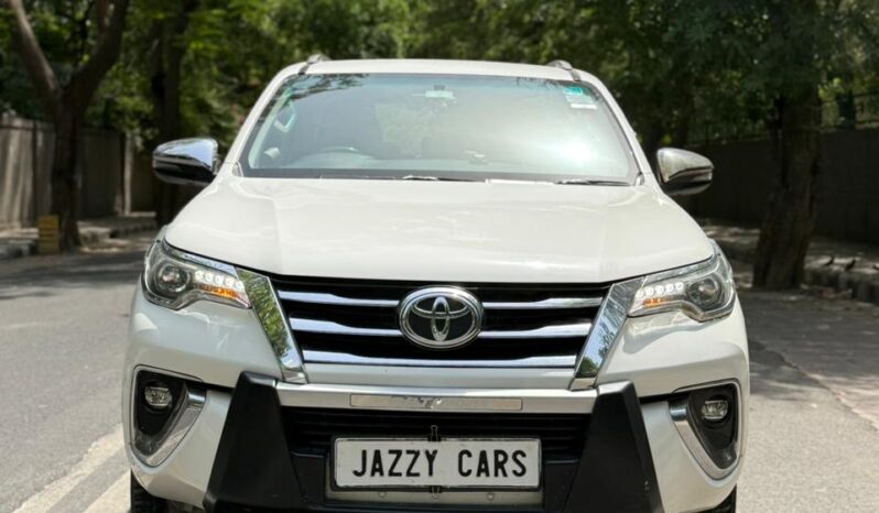 TOYOTA FORTUNER 4X2 full