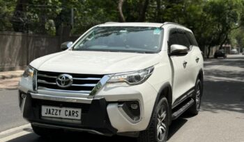 TOYOTA FORTUNER 4X2 full
