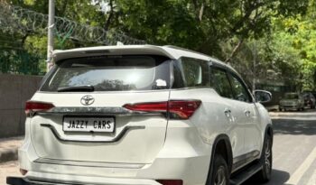 TOYOTA FORTUNER 4X2 full