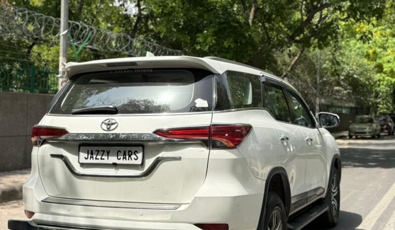 TOYOTA FORTUNER 4X2 full