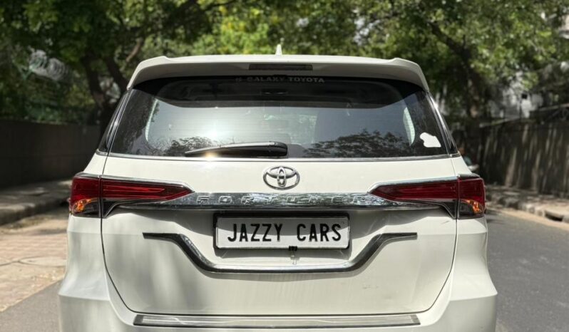 TOYOTA FORTUNER 4X2 full