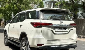 TOYOTA FORTUNER 4X2 full