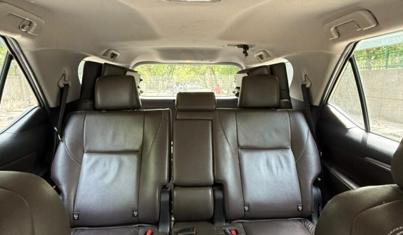 TOYOTA FORTUNER 4X2 full