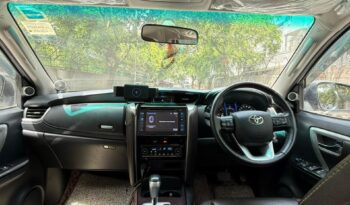 TOYOTA FORTUNER 4X2 full