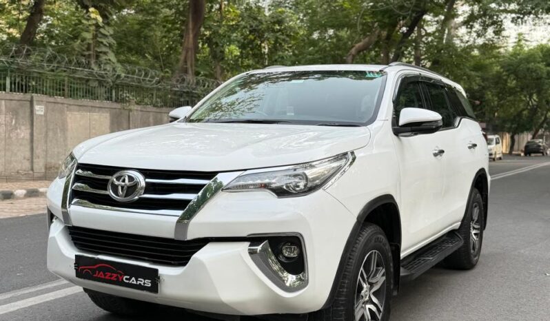 TOYOTA FORTUNER 4X2 full