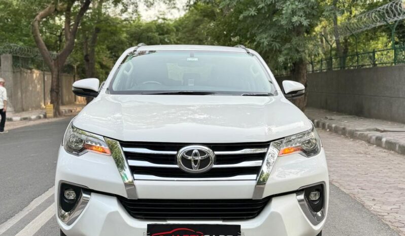 TOYOTA FORTUNER 4X2 full