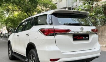 TOYOTA FORTUNER 4X2 full