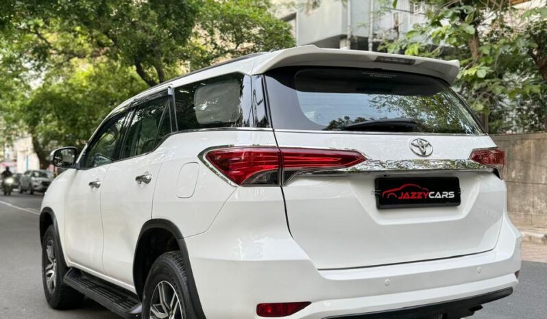 TOYOTA FORTUNER 4X2 full