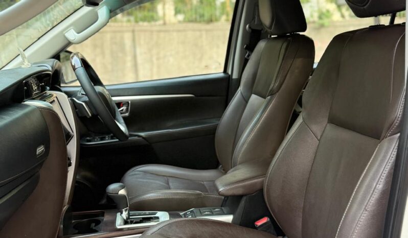 TOYOTA FORTUNER 4X2 full