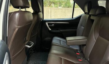 TOYOTA FORTUNER 4X2 full