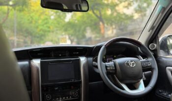 TOYOTA FORTUNER 4X2 full