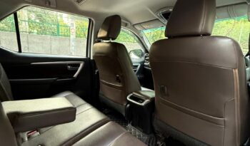 TOYOTA FORTUNER 4X2 full